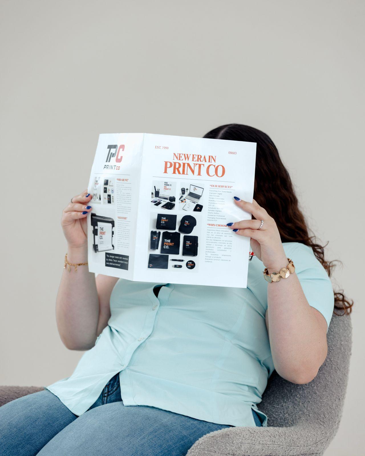 Folleto corporativo impreso y doblado por The Print Co. SG