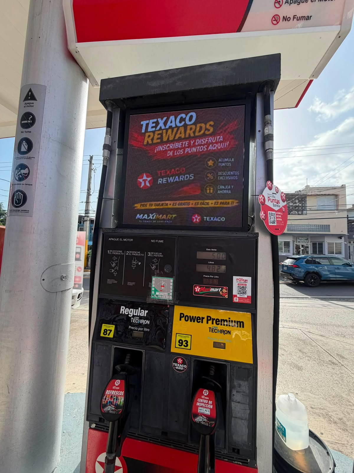 Bomba de gasolina Texaco en la estación de Lajas
